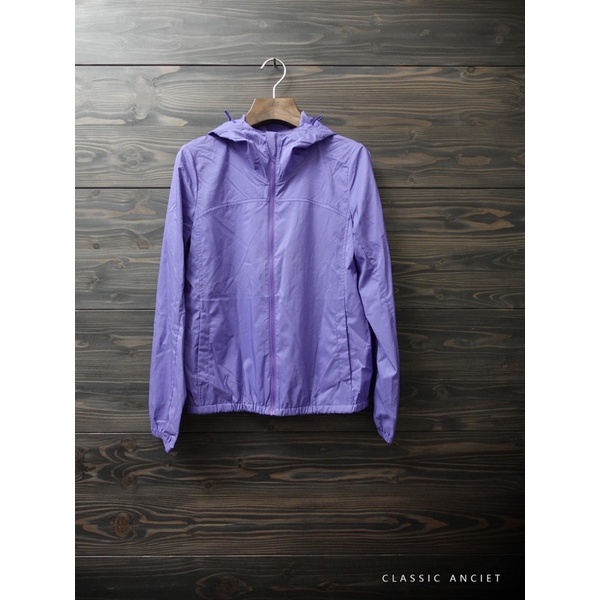 日本【UNIQLO】紫色防潑水連帽薄外套S