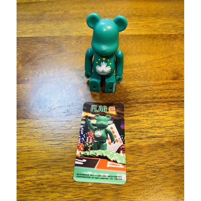 ⭐️現貨 確認款 無盒 有卡⭐️ BEETLE @BE RBRICK 國旗 FLAG 43代庫柏力克熊 100%