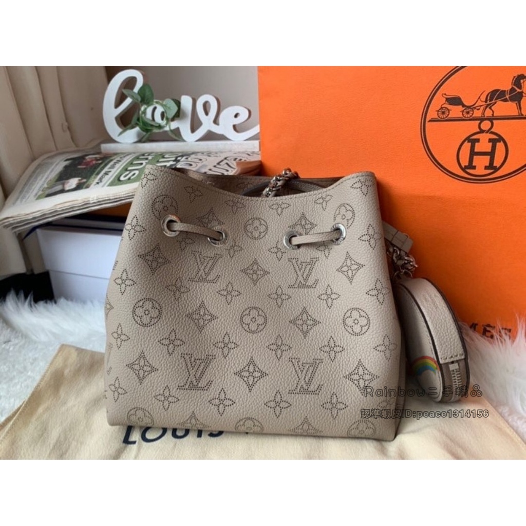 Louis Vuitton LV Bella handbag new Grey Leather ref.238262 - Joli