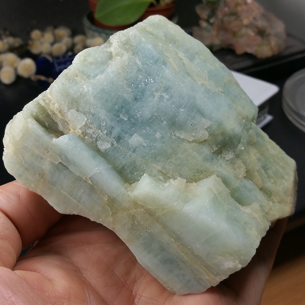 [友克鑫礦業]bc28約重393.5g-海水藍寶 原礦 Aquamarine 海藍寶 晶礦 共生雲母 原石 綠柱石