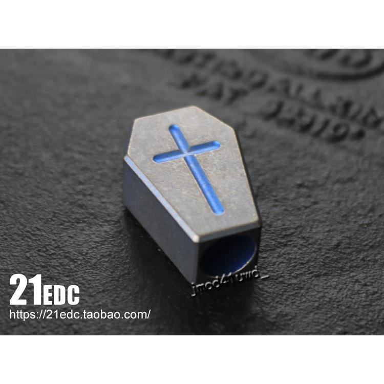 欣怡悠悠✨手工製作✨21EDC暗黑系鈦合金 墓碑刀墜 拉鏈手電edc工具掛扣傘繩收尾扣