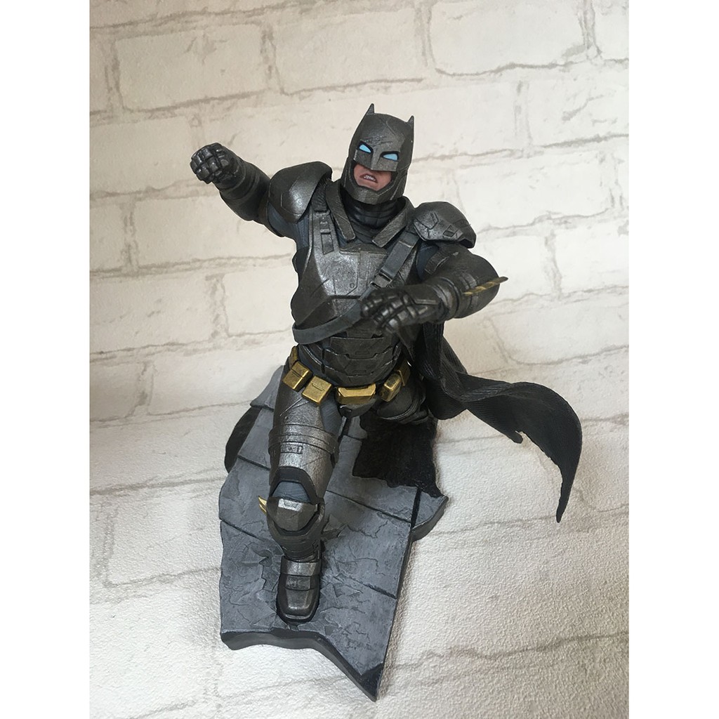 B-7 櫃 現狀品： 壽屋 BATMAN VS SUPERMAN 蝙蝠俠 VS 超人 蝙蝠俠雕像　天富玩具店