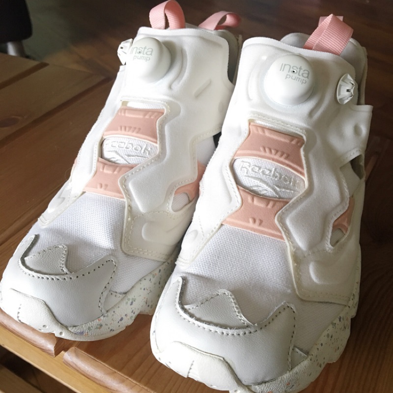 Reebok Pump 復活節 兔兔