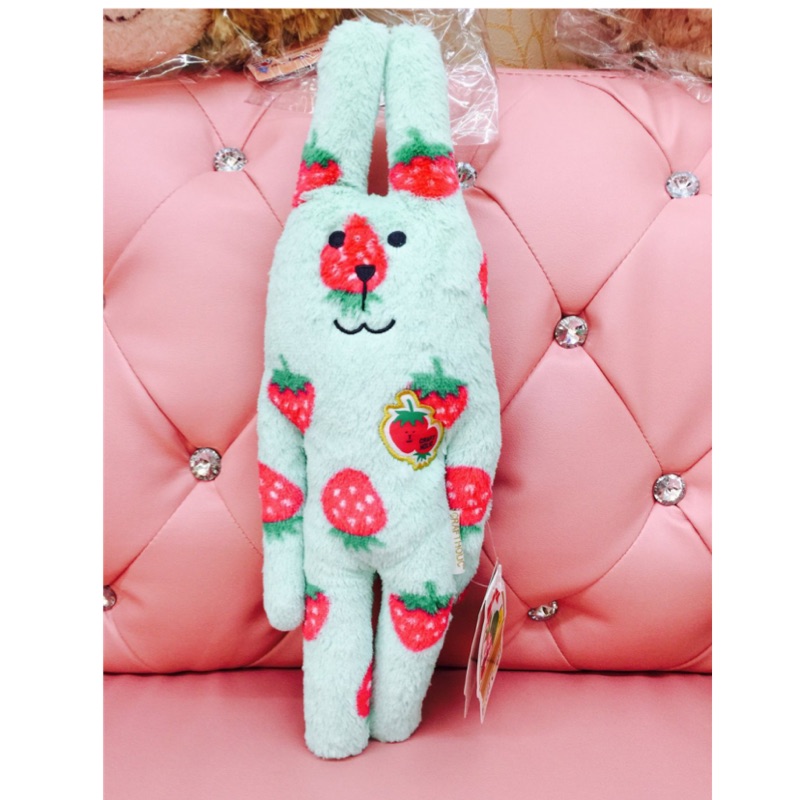 奇花園日本宇宙人CRAFTHOLIC很柔的質感夏日草莓兔造型小抱枕,娃娃生日禮,情人節/聖誕