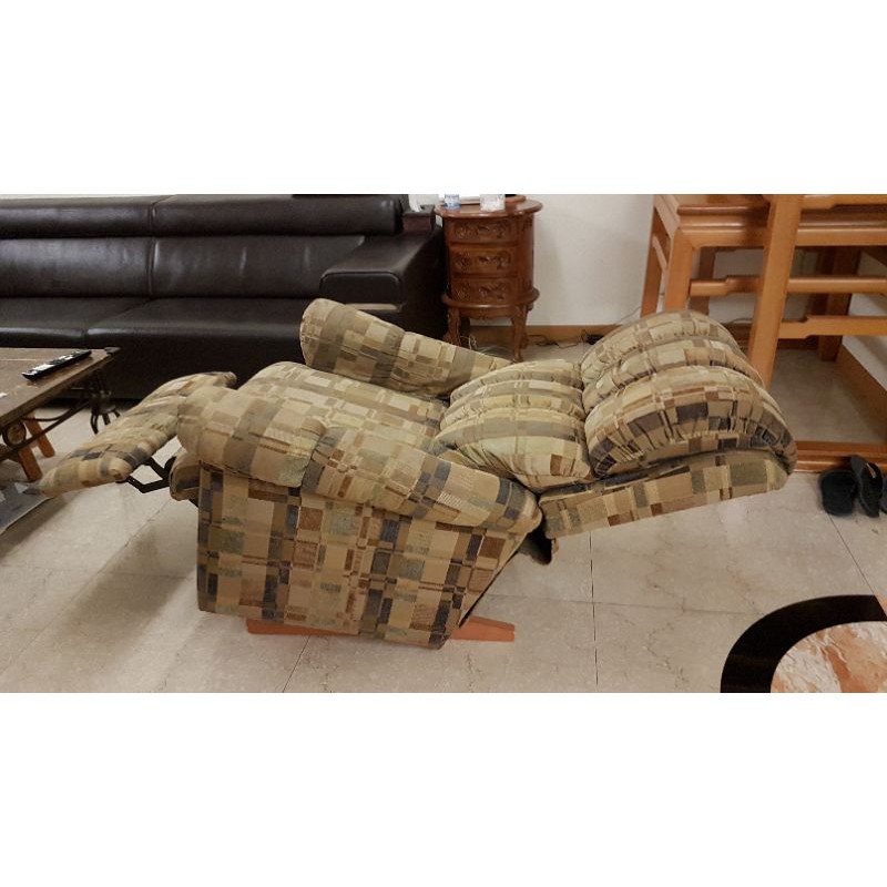 LA-Z-BOY休閒椅結合 搖椅 躺椅
沙發功能
像床一樣舒服

原價$13200
出清價$1980
自取
