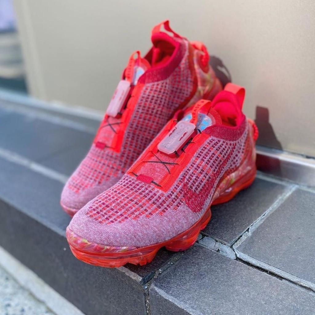 vapormax team red