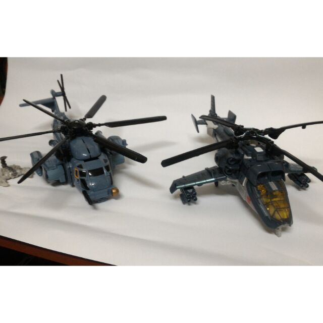 變形金剛 兩台直升機合賣 V級 Blackout 黑魔 &amp; Skyhammer 天錘 天槌 非mpm 密卡登 氮氣