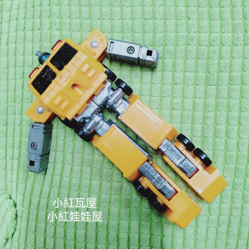 小紅瓦屋.黃色變型機器人高12公分(2手玩具跳蚤市場)