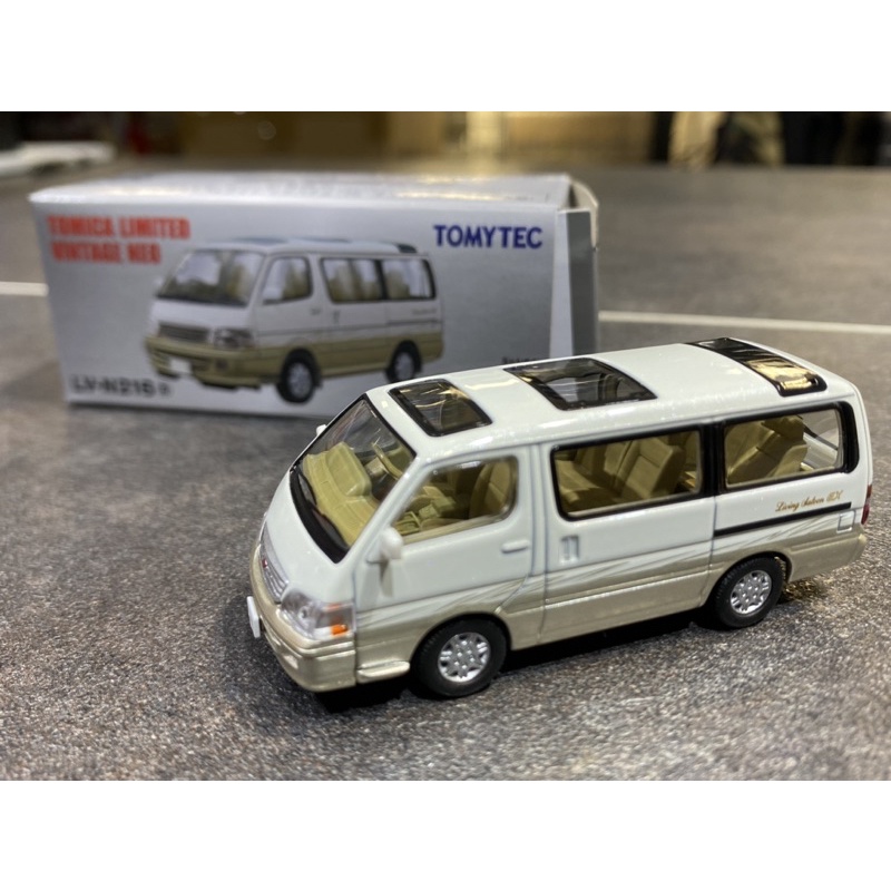 TomyTec LV-N216a Toyota hiace wagon living saloon EX
