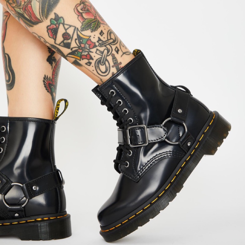 🖤 Dr. Martens代購1460 Harness Boots 龐克風金屬環馬丁靴馬㓅鞋| 蝦皮購物