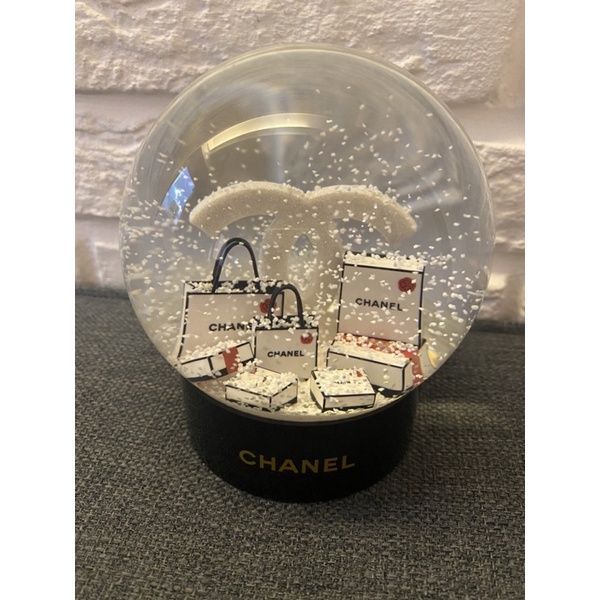 Chanel 聖誕水晶球