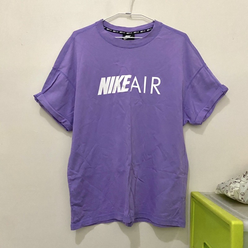 Nike 紫色短袖上衣