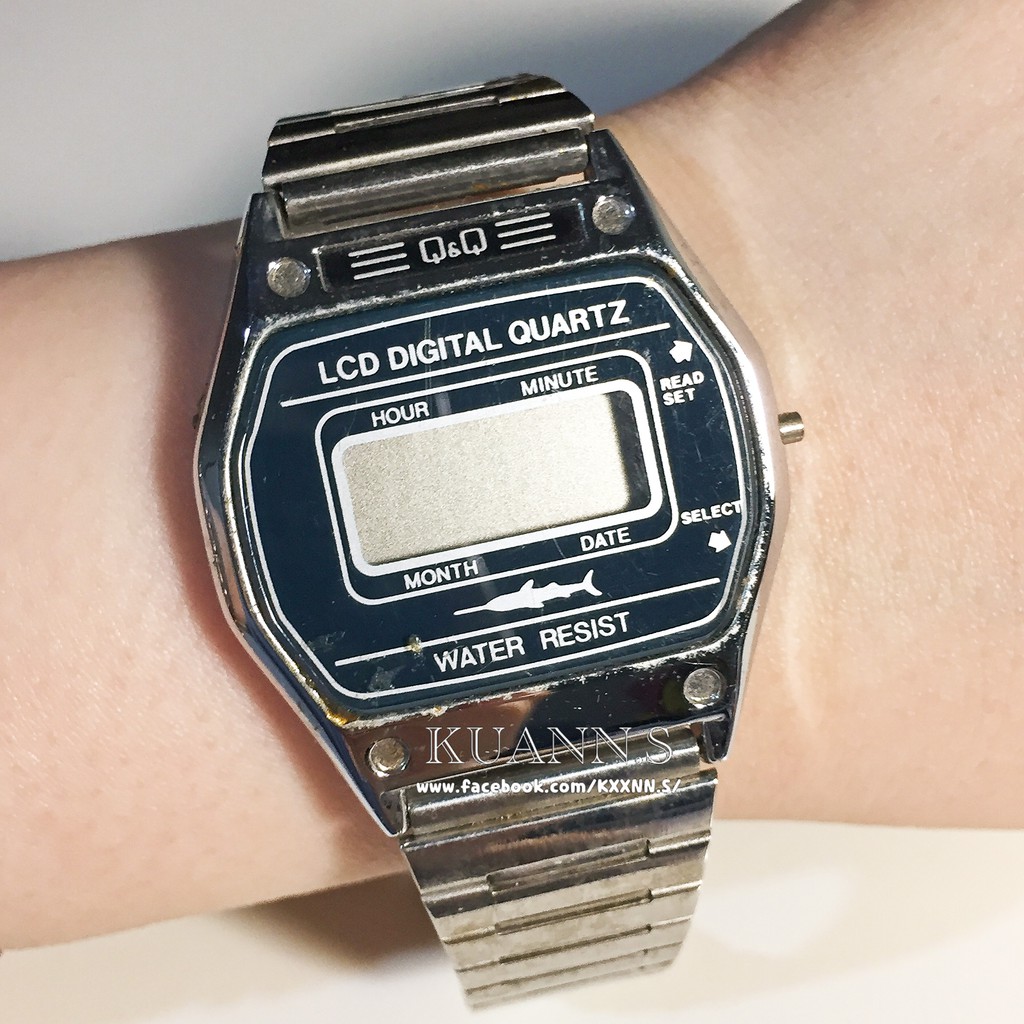 ::KUANN 於小飾::日本 CITIZEN Q&amp;Q 電子錶 酒桶型 銀色 石英錶 | 古董錶 復古錶 大錶 方錶