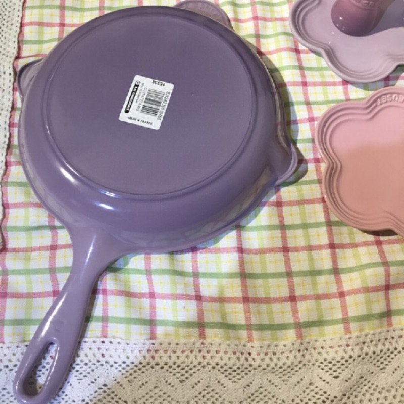 現貨-LE CREUSET 藍鈴紫BBP 23cm琺瑯鑄鐵單柄圓型煎盤 (已預訂 非本人勿下標)