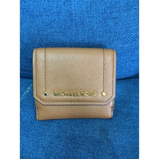 MICHAEL KORS HAYES 金字LOGO荔枝紋皮革三折短夾(駝色)