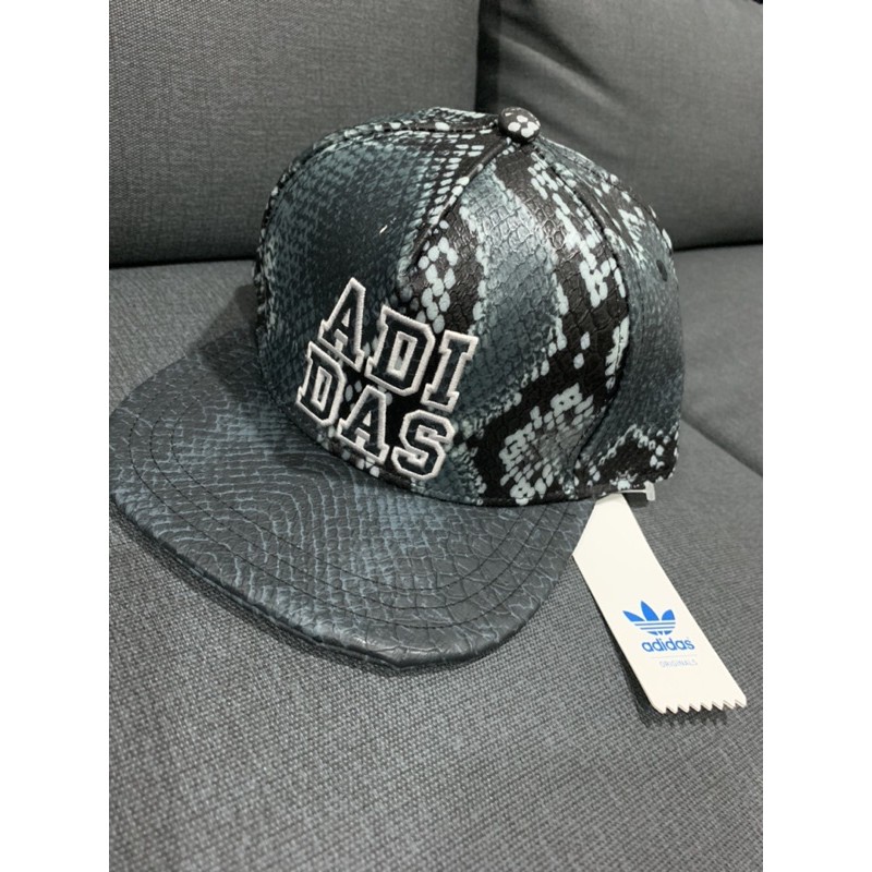 Adidas (愛迪達） 蛇紋板帽