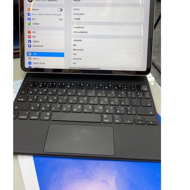 iPad Pro 11吋 256 4G let版本 二代 兩個鏡頭 附上巧控鍵盤 聰穎雙面夾