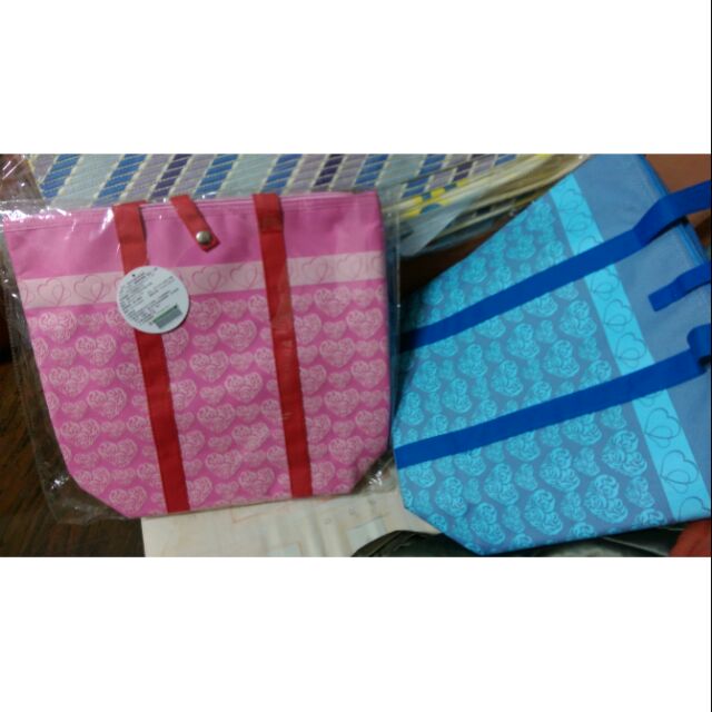 中華郵政粉紅愛心保溫袋，較大型藍色保溫袋，可裝小抱枕