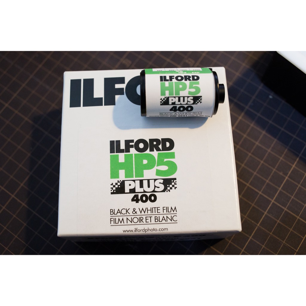 英國製造的手工分裝黑白底片 ILFORD HP5+ 400