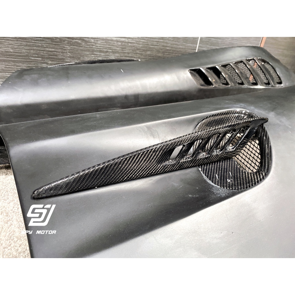 【SPY MOTOR】Benz C190 AMG GT GTS BLACK樣式半碳開孔葉子板