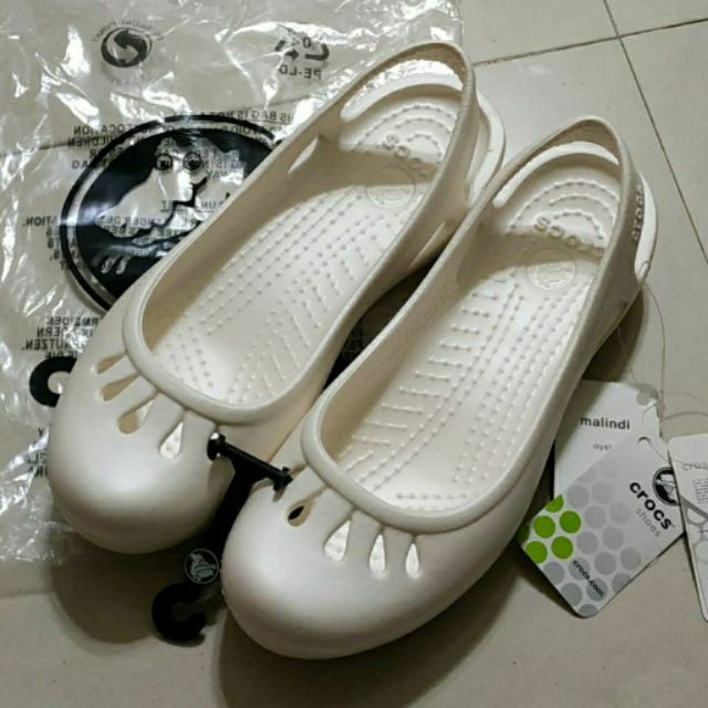 w9 crocs
