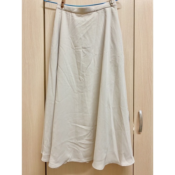Uniqlo(二手）絲光感傘裙-米白色S號