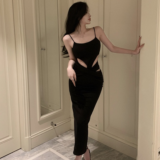 韓版黑色吊帶洋裝女裝性感辣妹鏤空露腰中長款緊身彈性包臀黑色無袖洋裝