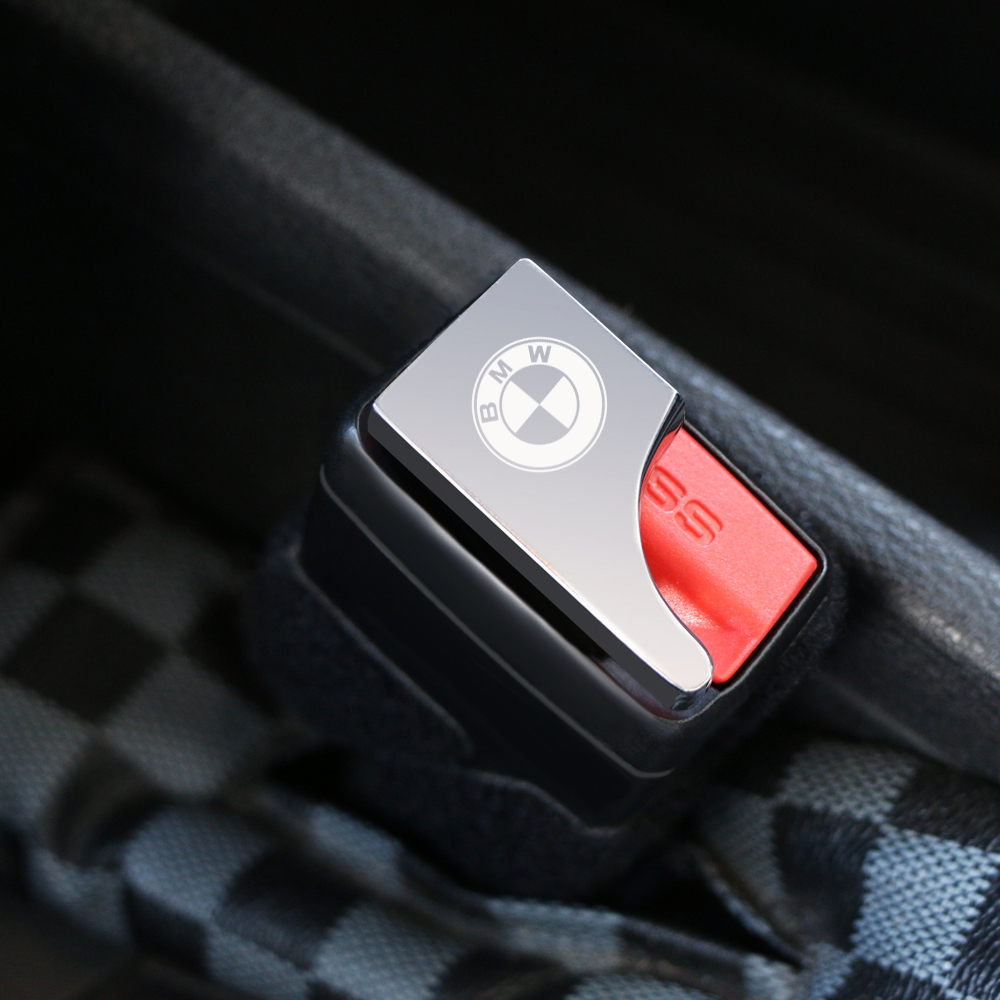 1 件銀色金屬安全帶扣汽車標誌座椅警報消除器塞子隱藏式安全帶鎖閂適用於寶馬 E61 E90 E82 E70 E71 E8
