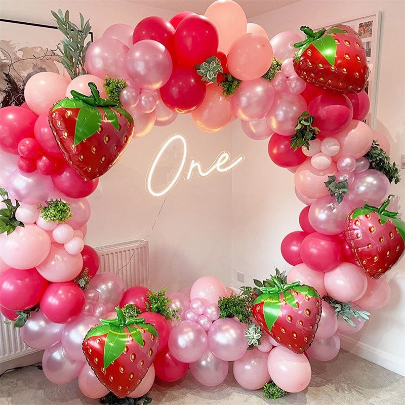 可愛的草莓氣球花環套件套裝草莓主題派對裝飾粉紅色乳膠氣球適合女嬰 1 歲 2 歲生日派對需要婚禮用品氣球鏈