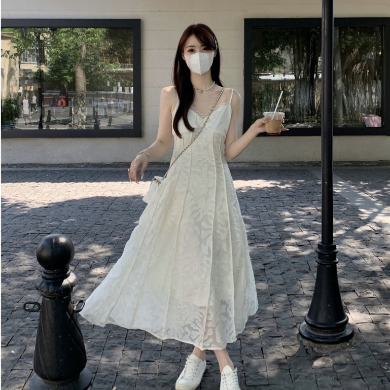 韓版氣質高級感吊帶長裙女裝緊身收腰V領無袖中長款白色蕾絲洋裝