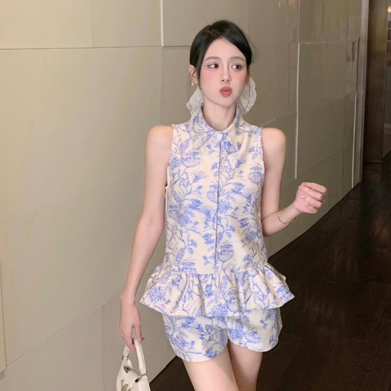 韓版時尚套裝女裝高級復古設計青花瓷印花翻領無袖單排扣上衣+高腰直筒短褲兩件套