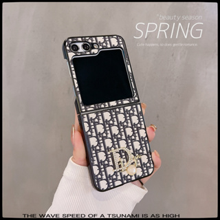 SAMSUNG 適用於三星 Galaxy Z Flip 5 可折疊手機殼硬質手機殼防震折疊屏手機殼簡約全屏字母帶手環挂件