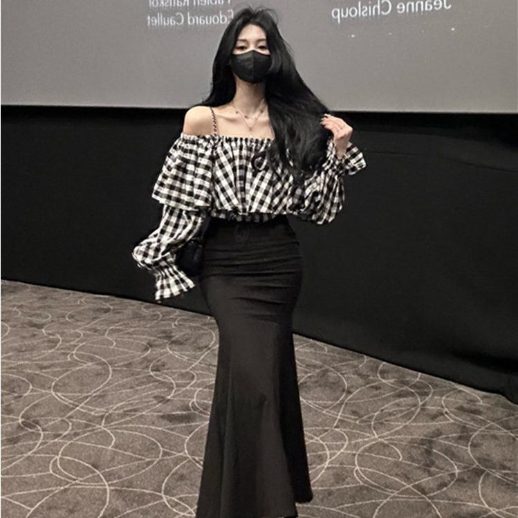 韓版時尚套裝女裝氣質性感緊身短版格子一字領長袖襯衫+高腰中長款黑色魚尾半身裙兩件套
