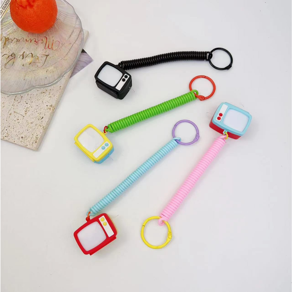 新款韓版創意可愛可發亮可發聲迷你小電視掛飾糖果色塑膠鑰匙扣手機鏈包包吊飾