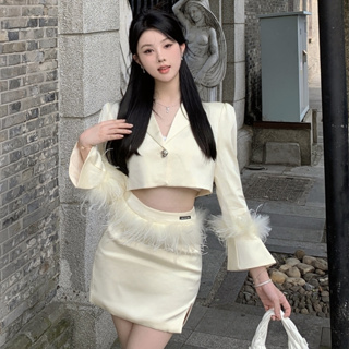 韓版時尚套裝女裝高級設計性感長袖羽毛拼接長袖翻領短版西裝外套+高腰羽毛拼接包臀半身裙兩件套