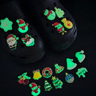 CROCS 熱銷 18 件/套發光卡通聖誕風格鱷魚吊飾 jibbitz DIY 木屐鞋配件適合涼鞋別針裝飾兒童聖誕禮物