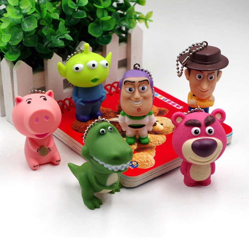 現貨 1件裝 迪士尼 玩具總動員 胡迪巴斯光年抱抱龍草莓熊火腿豬Q版鑰匙鏈公仔人偶模型玩具手辦擺件娃娃孩子生日禮物