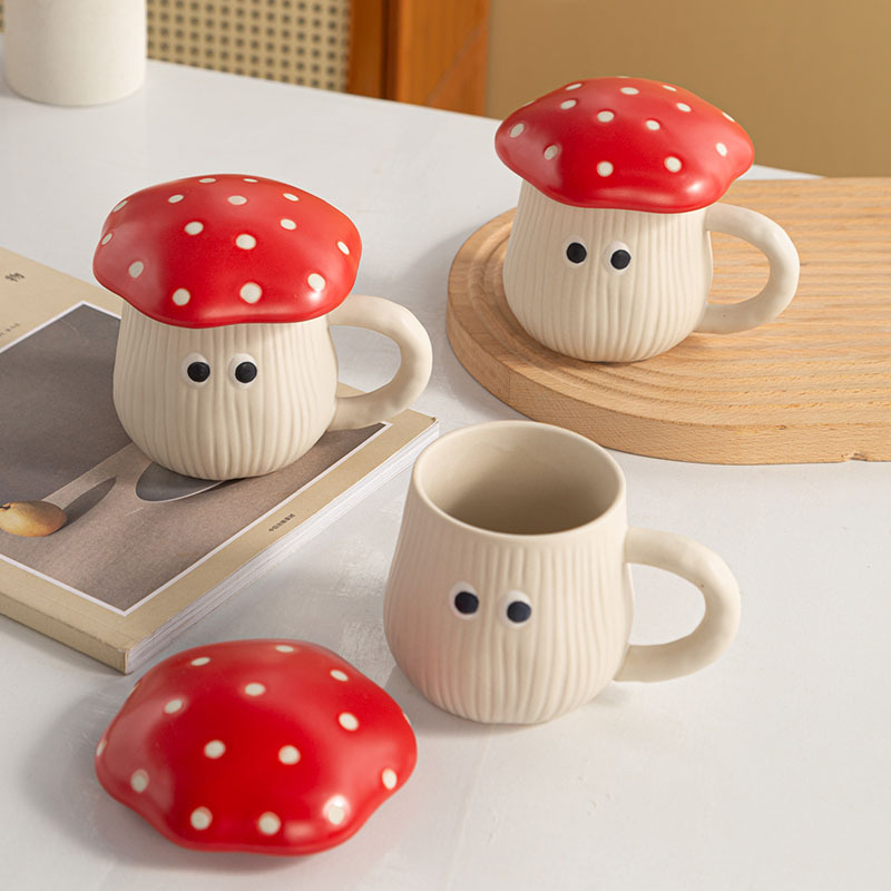 Spring Lemom 可愛紅蘑菇造型陶瓷馬克杯附杯蓋 陶瓷咖啡杯 家用牛奶杯帶手把 大容量辦公室水杯子 可微波茶杯