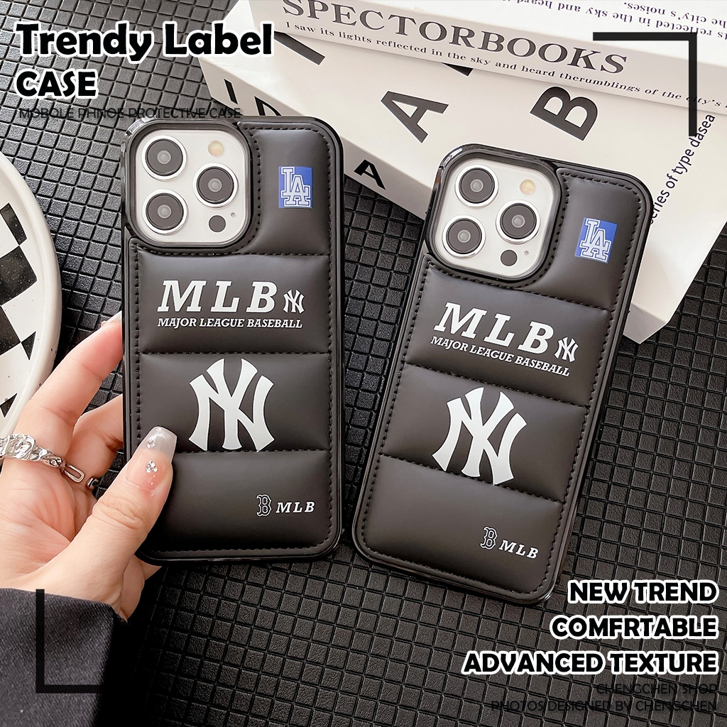 黑色潮牌MLB充棉手機殼適用於iPhone15Promax 14 13 12 蘋果11