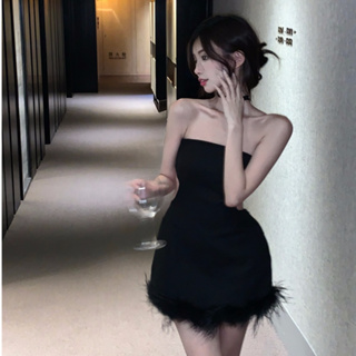 法式聚會派對黑色抹胸洋裝女裝緊身收腰鏤空路碑設計感流蘇羽毛拼接一字領無袖緊身洋裝