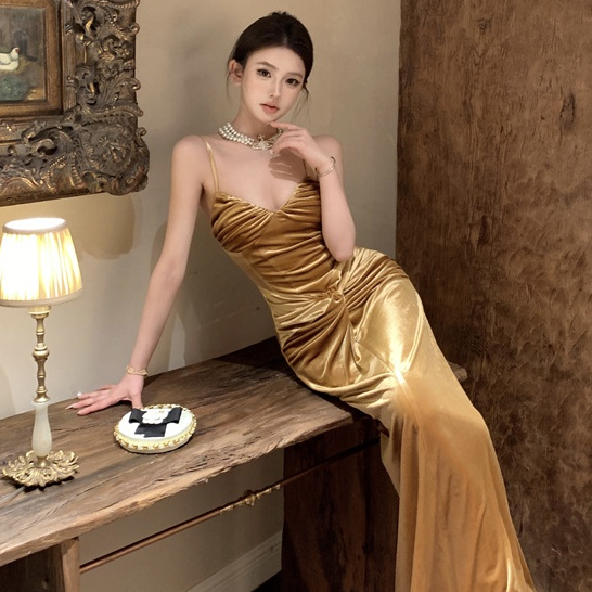 法式聚會派對性感吊帶長裙女裝緊身收腰中長款無袖緊身金色絲絨洋裝小禮服