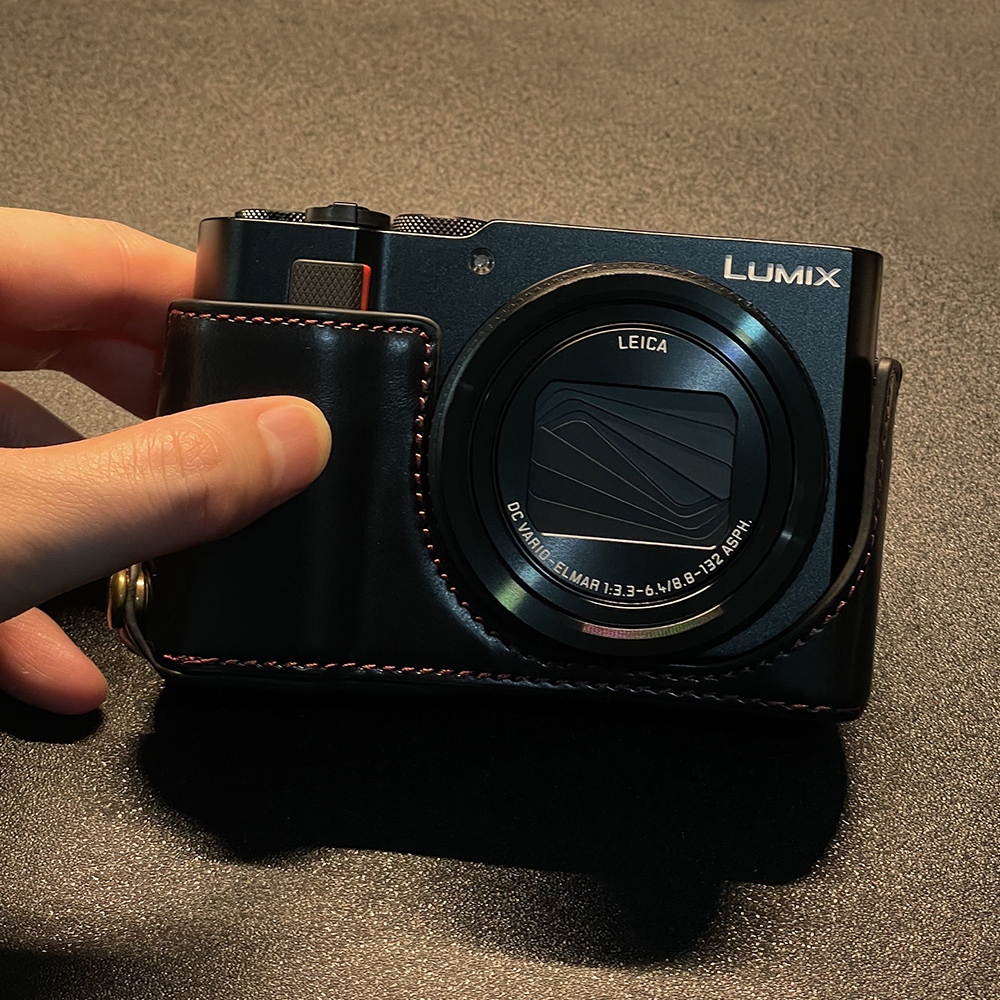 國際牌 Pu皮革相機包包適用於松下zs220 TZ200 TZ202 TX2相機底蓋保護殼帶電池開口