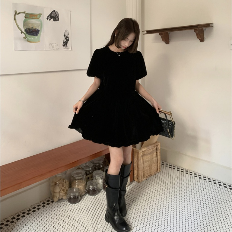 In march | 韓版復古赫本風黑色迷你素色顯高小個子洋裝