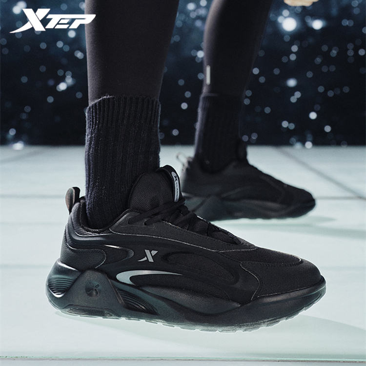 【特步 xtep】星隕TD系列 | 情侶款運動鞋 休閒鞋 38°軟Q中底+耐磨橡膠大底 科技潮流鋼彈風運動鞋