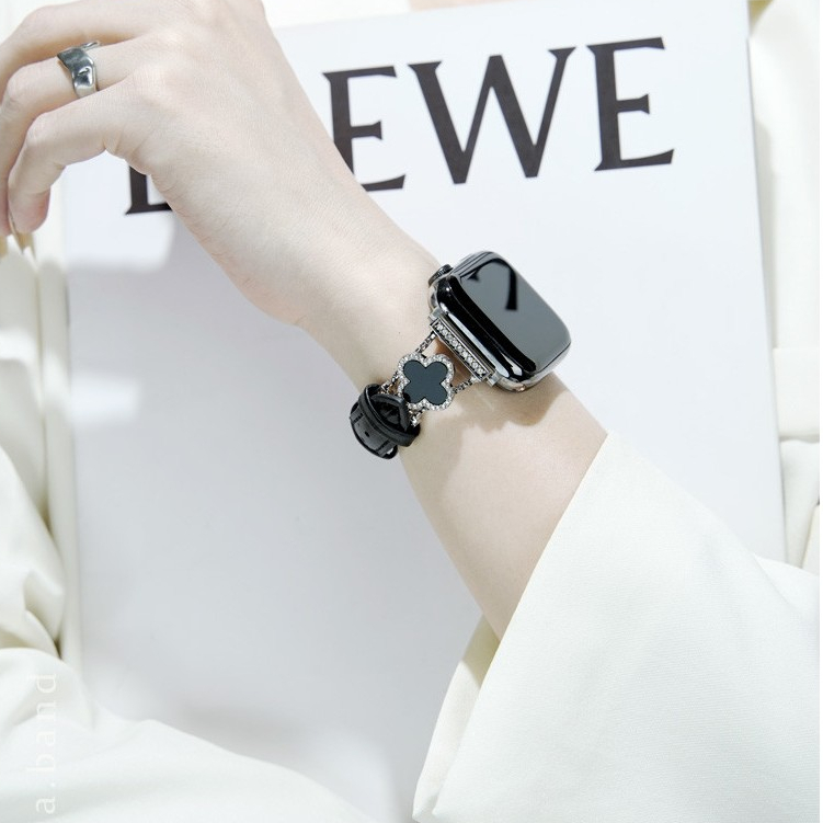 四葉草鉚釘鑽石真皮錶帶 適用Apple Watch 蘋果手錶錶帶 iwatch s9/s8/ultra/S7/SE/6