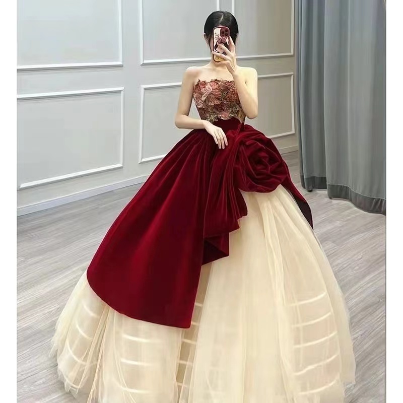 酒紅色玫瑰騎士吐司新娘高檔婚紗花抹胸連衣裙輕奢小眾高檔婚紗