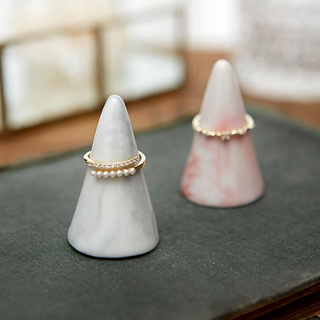 2 件裝大理石錐形戒指支架,適用於床頭櫃陶瓷錐形塔形裝飾展示架,適用於珠寶戒指