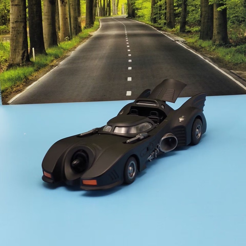 蝙蝠戰車模型 1：24 酷炫 極速 蝙蝠車 噴霧模型車 聲光玩具車 合金回力車 怪車模型 擺件 收藏