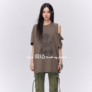 「原創設計」IRIS x TRIL 系列 24新款 琥鉑色露肩印花棕色T恤 廢土風牛仔褲 IS111735-IP720