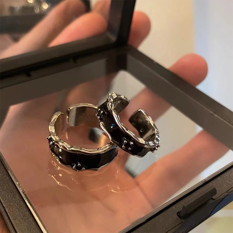 原創輕奢黑色水鑽情侶對戒小眾設計感戒指女高級感個性鈦鋼指環男